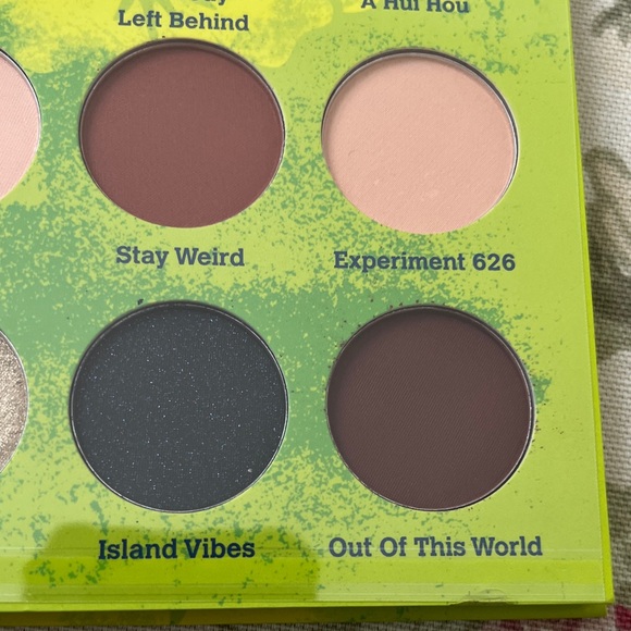 NEW! Stitch Eyeshadow Palette - Picture 7 of 16